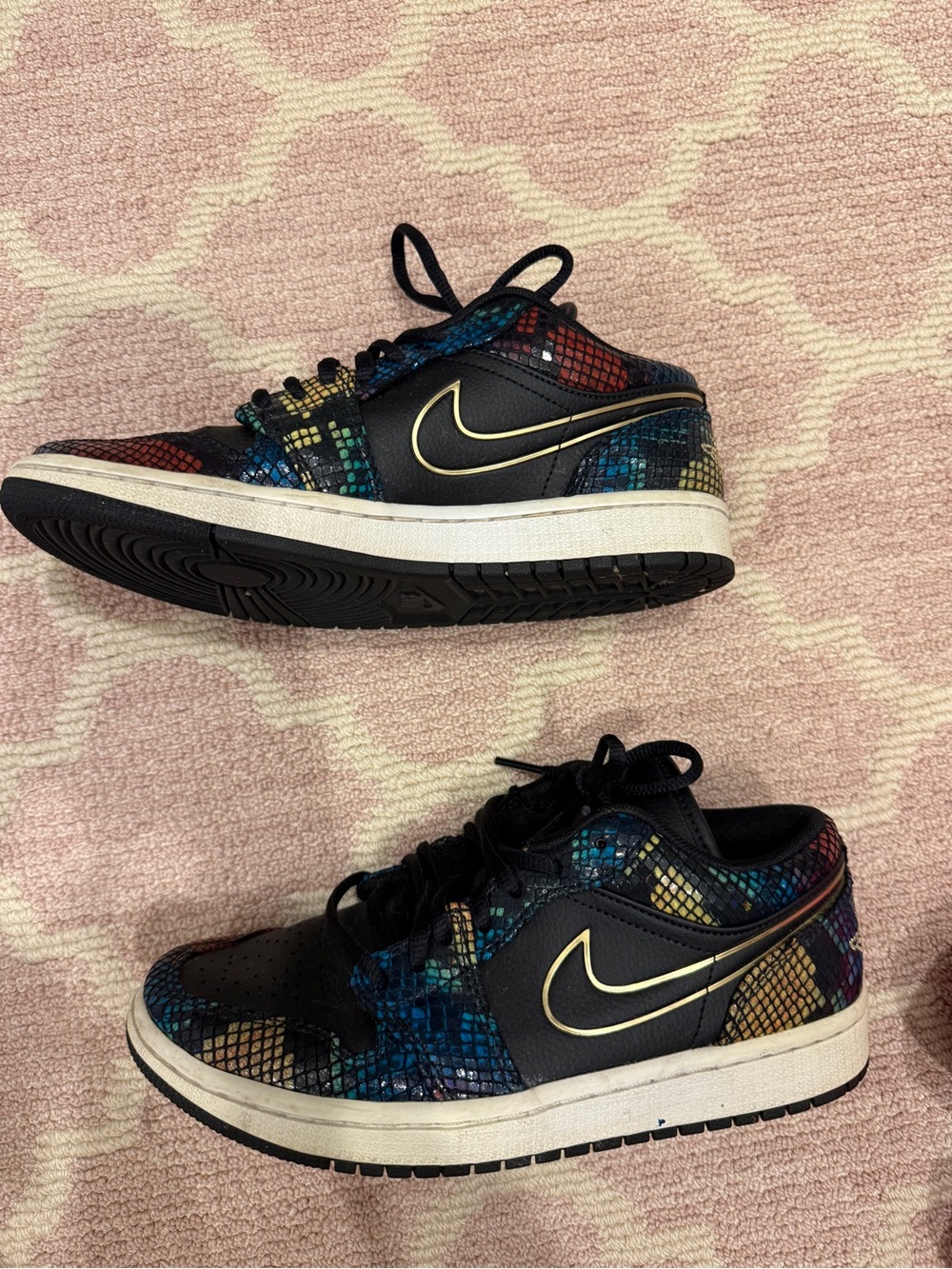 Nike Kids Black Multicolor Low-Top Sneakers with Gold Swoosh